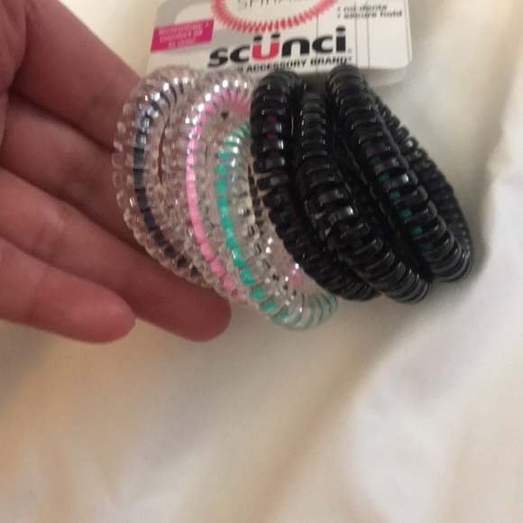 ⚡️FINAL PRICE⚡️ Scunci Spirals 6pcs Ponytail’s - Picture 8 of 9